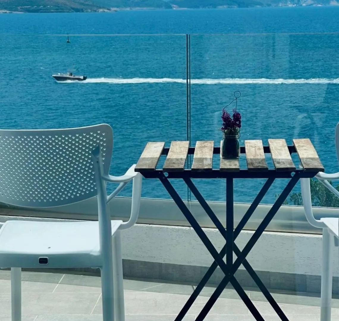 Sea Horizon Vsl Suites & Apartments Σαράντα